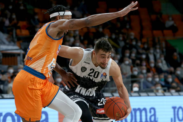 据最新的财 据最新的财